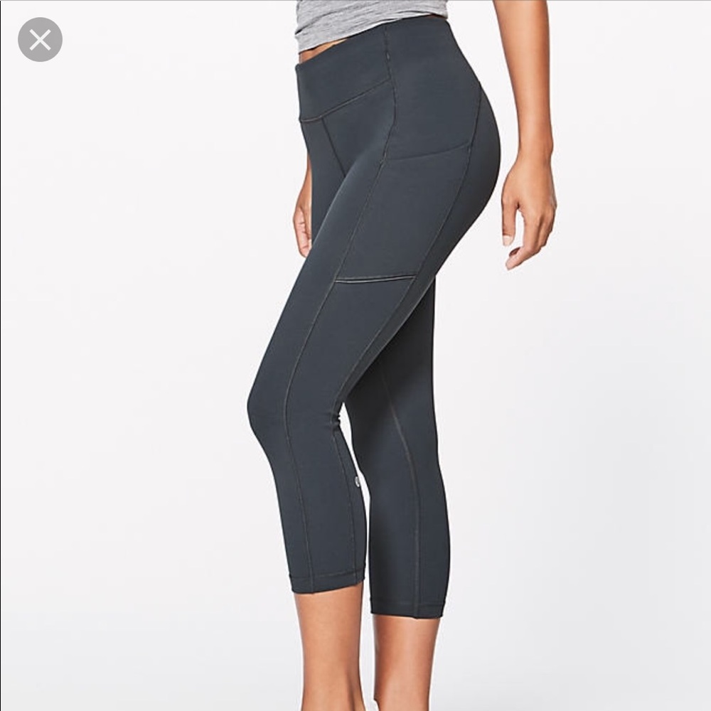 Black Lululemon Speed Up Crop